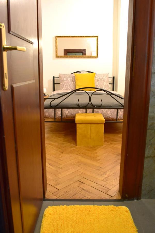 Apartment Lesser Town! Prag Exteriör bild